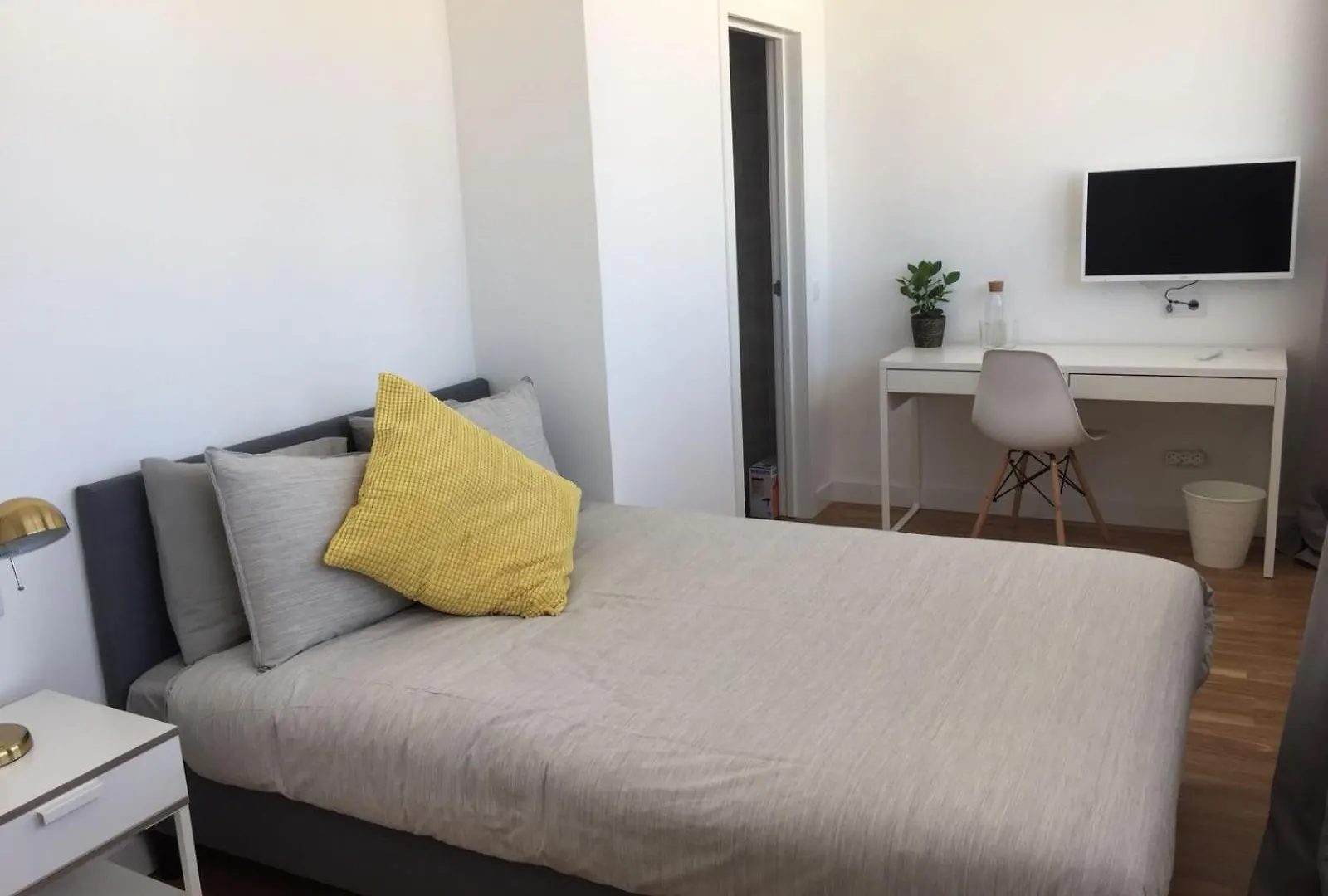Republica83-Campo Pequeno Home Lisboa 3*,