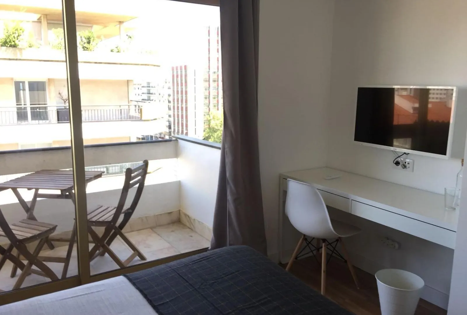 Republica83-Campo Pequeno Home Lisboa 3*,